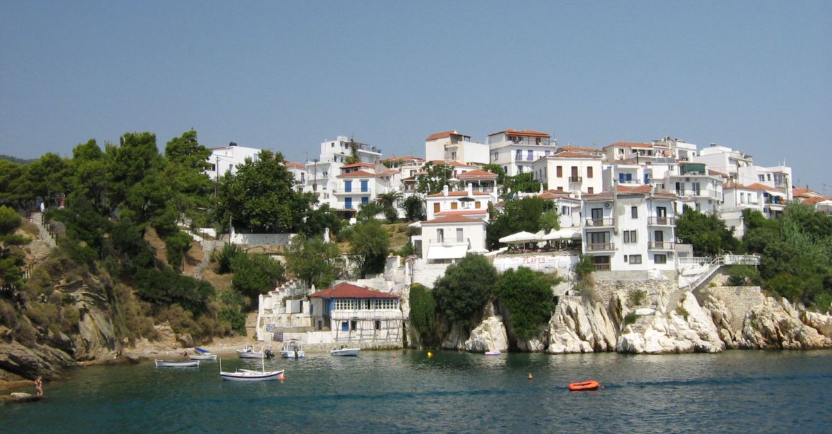 Крайбрежно гръцко селище край Егейско море