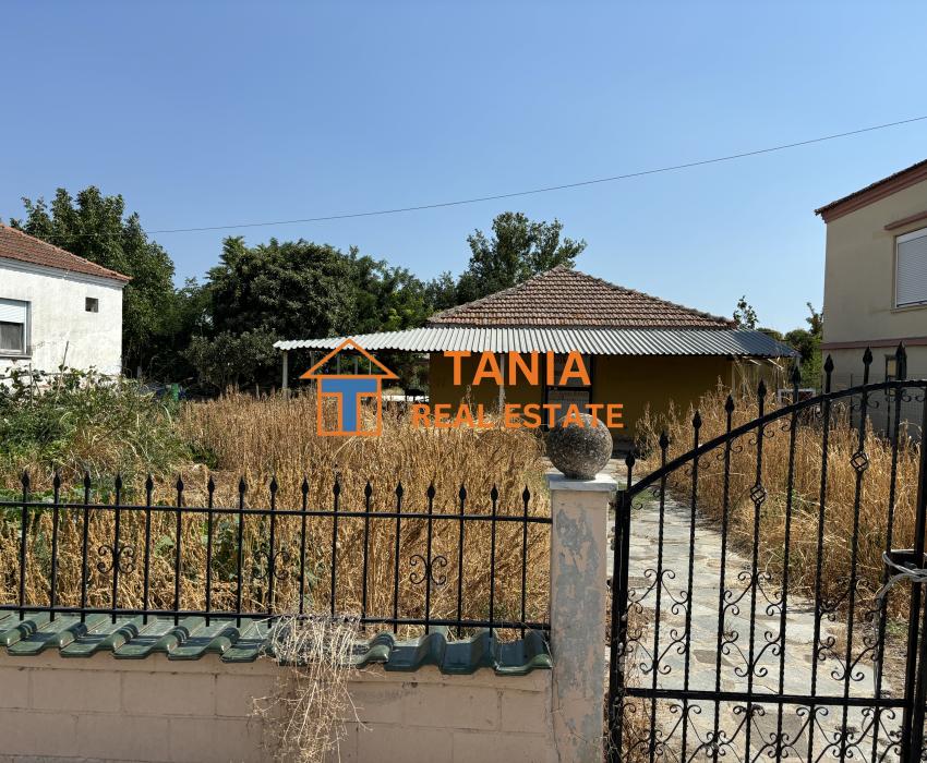 Парцел с постройка за продажба в Ератино, Керамоти