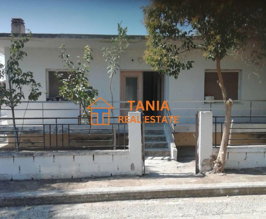 Самостоятелна къща за продажба в Трилорио, Комотини